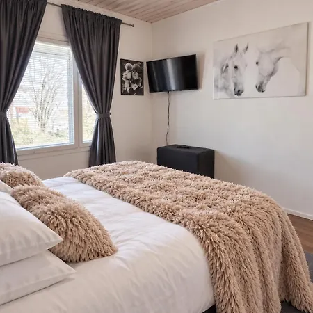 Apartamento Helmi Villa, Ilmainen Pysaekoeinti Autokatoksessa, Wi-fi, Sauna, Oma Etu- Ja Takapiha, Esteetoen Paeaesy, Huippu Sijainti Vuokatissa, Vuodepaikat 4-6 Henkiloelle *