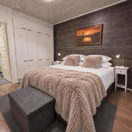 Helmi Villa, Ilmainen Pysaekoeinti Autokatoksessa, Wi-fi, Sauna, Oma Etu- Ja Takapiha, Esteetoen Paeaesy, Huippu Sijainti Vuokatissa, Vuodepaikat 4-6 Henkiloelle Vuokatti