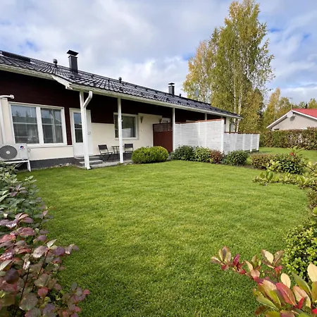 Helmi Villa, Ilmainen Pysaekoeinti Autokatoksessa, Wi-fi, Sauna, Oma Etu- Ja Takapiha, Esteetoen Paeaesy, Huippu Sijainti Vuokatissa, Vuodepaikat 4-6 Henkiloelle
